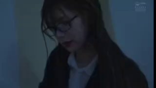 日本现役女优 美美 今年19岁 特邀约平台演出 卡哇伊的颜值 大哥现场翻译 小穴还很美很粉哦 自慰玩出了好多水水！